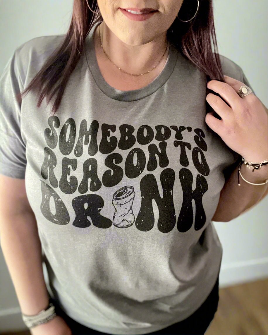 somebody's reason to drink | t shirt