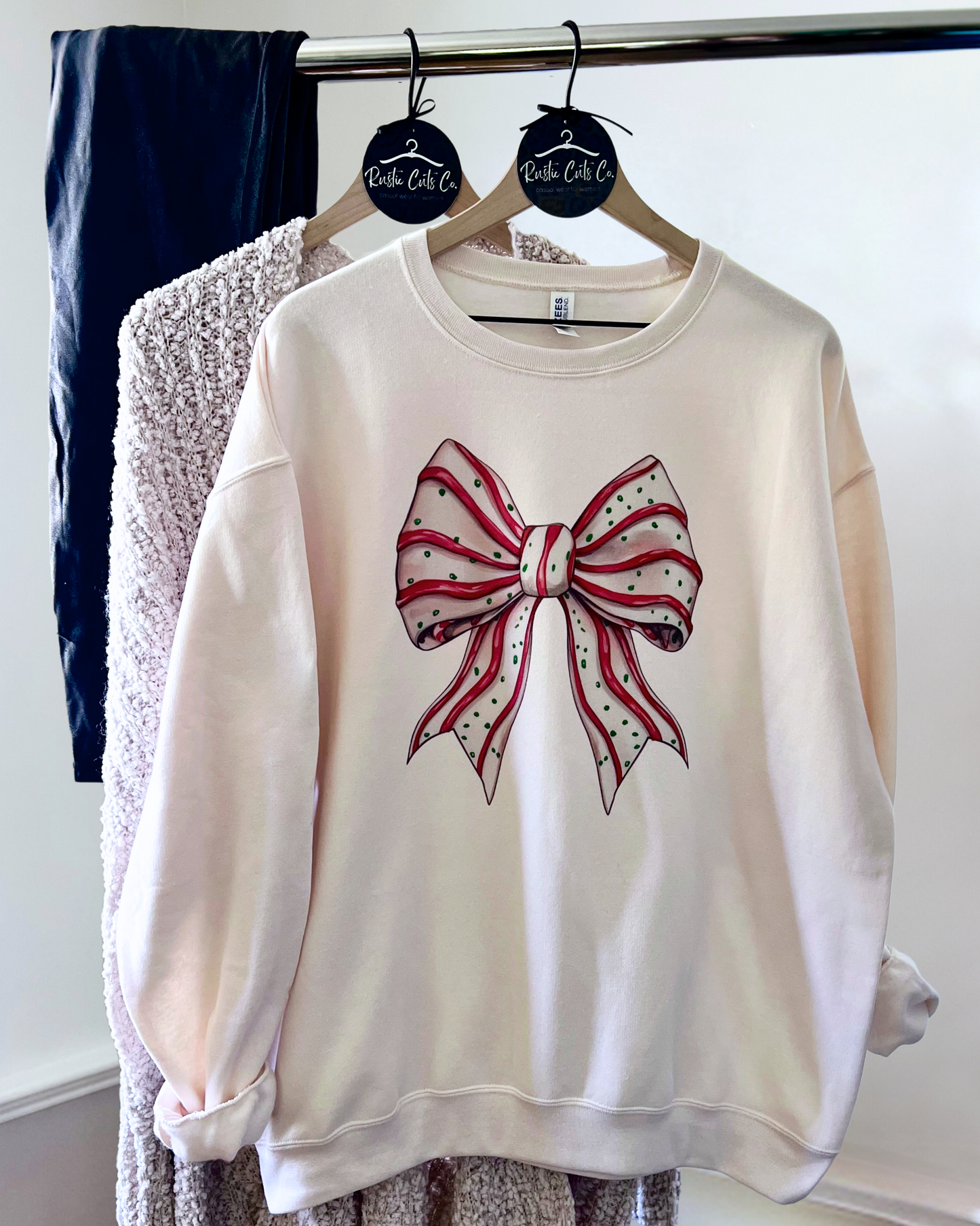 christmas tree cake bow | sweatshirt