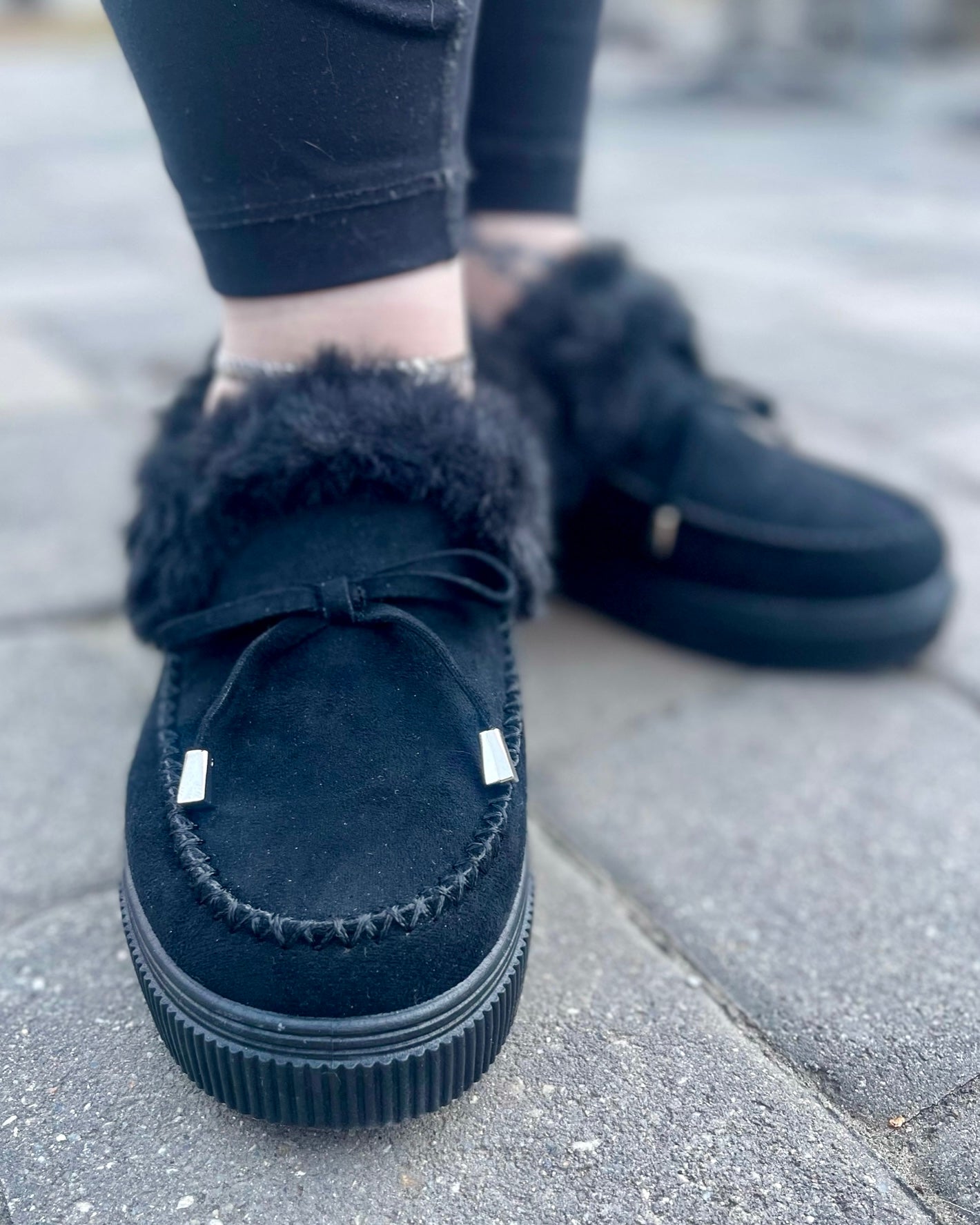 fur lined slip-on shoes | black