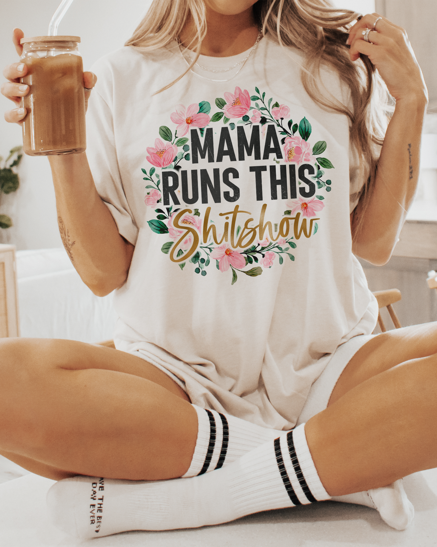 mama runs this shitshow | t-shirt