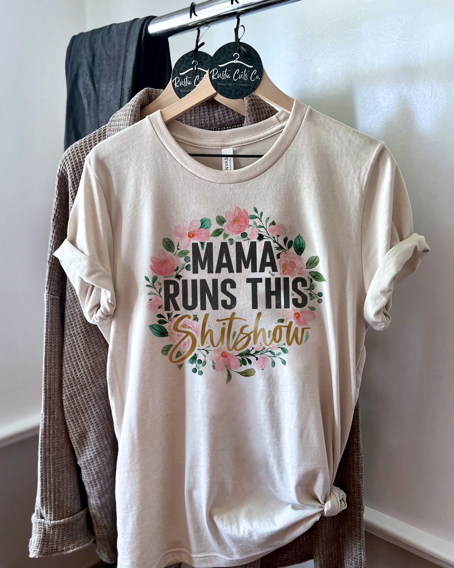 mama runs this shitshow | t-shirt