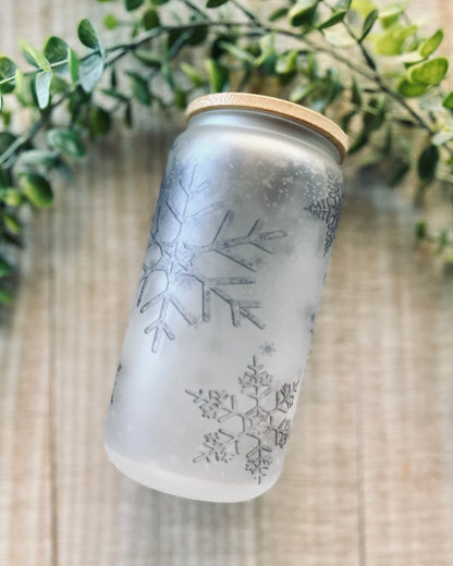 Silver Snowflakes | 16oz Frosted Glass Can with Bamboo Lid
